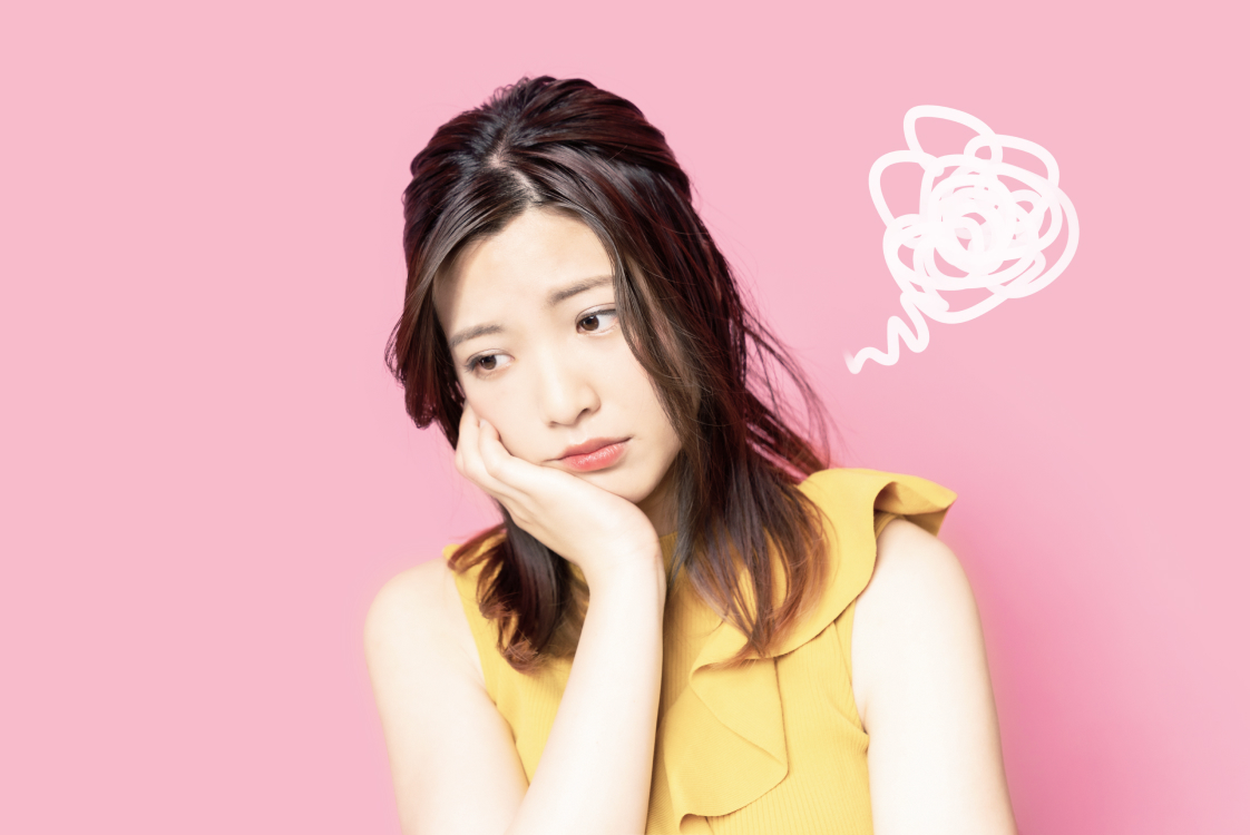 悩む女性